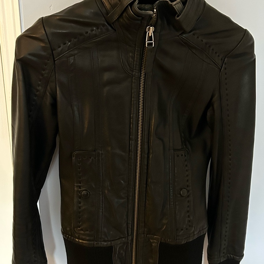 Rare Mackage exclusively for Aritzia genuine lamb leather fitted jacket XXS